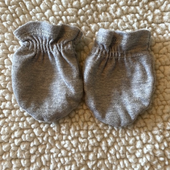 4 pack Gerber Baby Mitts - Picture 3 of 6